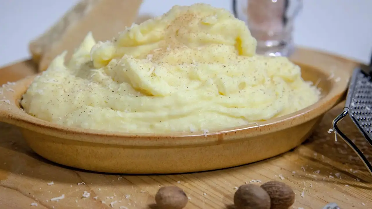 Non mettere mai il latte nel purè troppo presto: ecco perché viene grumoso