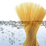 Non mettere l’olio nella pentola della pasta: ecco cosa succede davvero