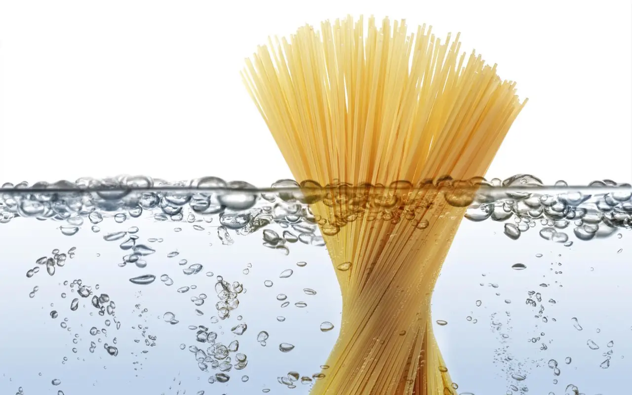 Non mettere l’olio nella pentola della pasta: ecco cosa succede davvero