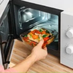 Non usare questi contenitori nel microonde: ecco il rischio nascosto